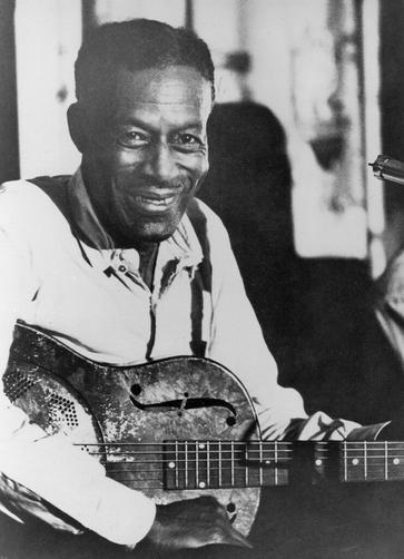 TOP 15 BEST BLUES GUITARISTS OF ALL TIME!! 