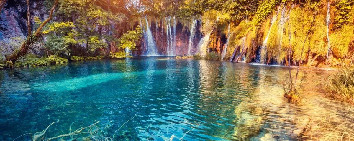 Majestic view on turquoise water and sunny beams in the plitvice lakes national park, croatia