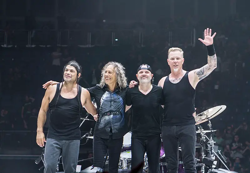 Metallica taking applause on stage