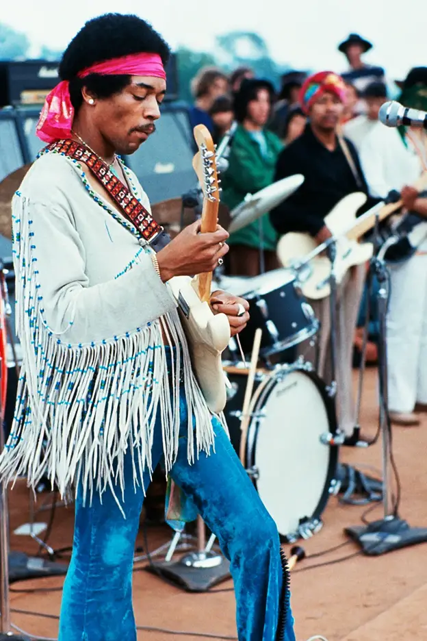 Jimi Hendrix on stage at Woodstock '69 - https://www.vogue.fr/fashion-culture/article/woodstock-at-51-22-vintage-photos-from-the-era-defining-festival
