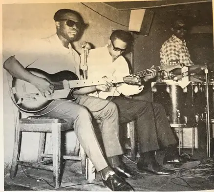 Photo of JB Hotto playing with other musicians- Image source: https://bigtrainblues.com/j-b-hutto/