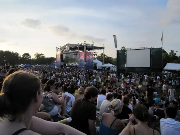 The crowd at Summerfest - Flickr Image by bloomsberries