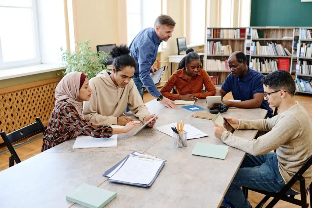 Photo: Pressmaster/Shutterstock. Caucasian English language teacher helping immigrant students.

Migration