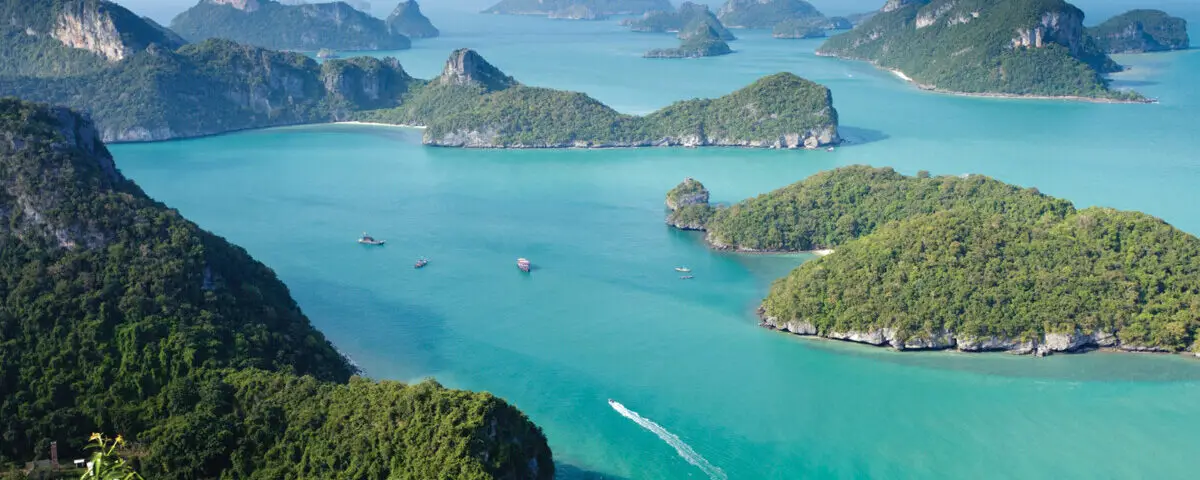 Tropical islands dotted around in a turquoise sea. Supplied by https://press.fourseasons.com/